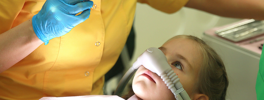 удаление молочных зубов у детей под седацией